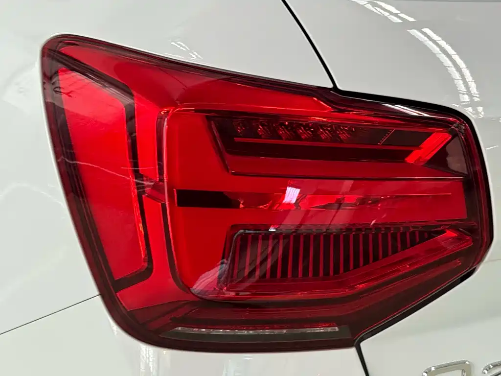 Audi Q2L 2024 — фото 11