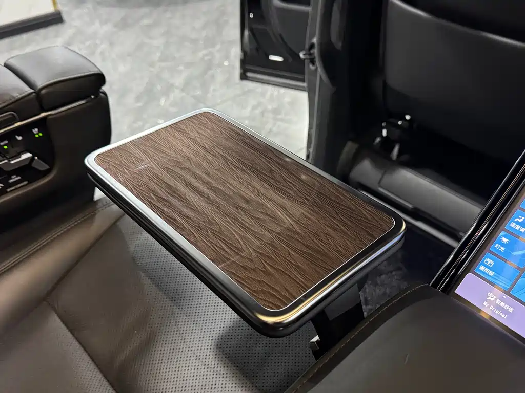 Toyota Vellfire 2024 — фото 12