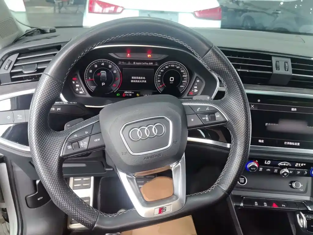 Audi Q3 Sportback 2023 — фото 11