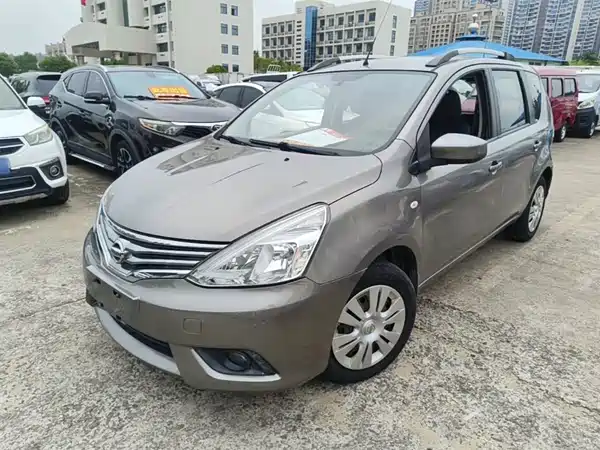 Nissan Livina 2013