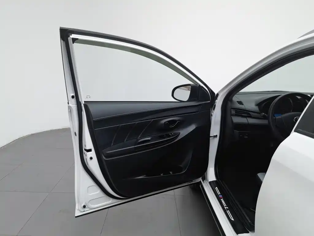 Toyota Yaris L 2020 — фото 8