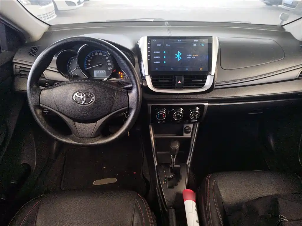 Toyota Yaris L 2017 — фото 10