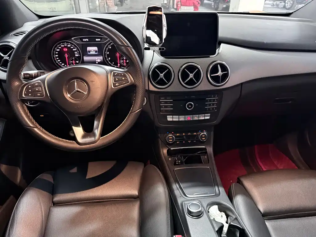 Mercedes-Benz B-Class 2017 — фото 16