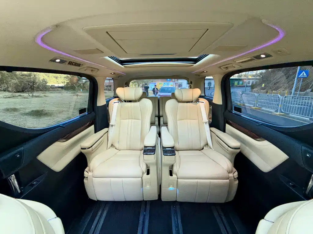 Toyota Alphard 2017 — фото 8