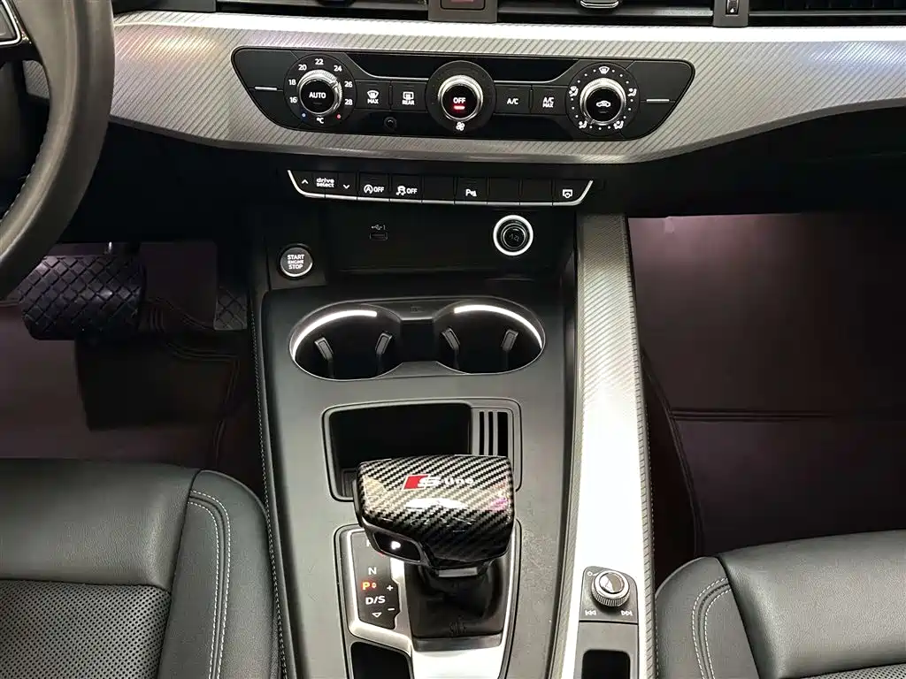 Audi A4L 2021 — фото 20