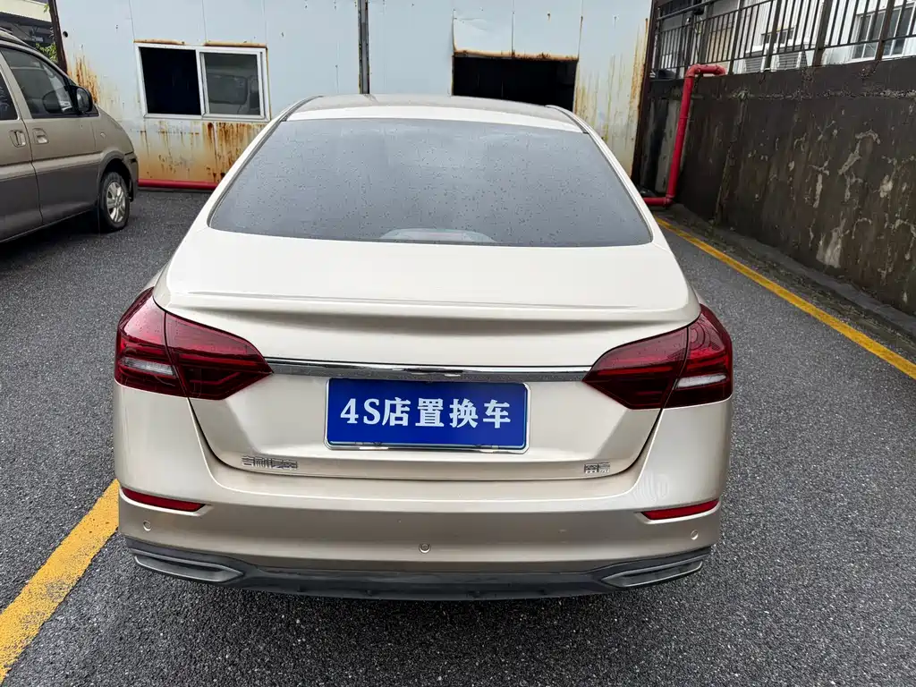 Geely Emgrand 2021
