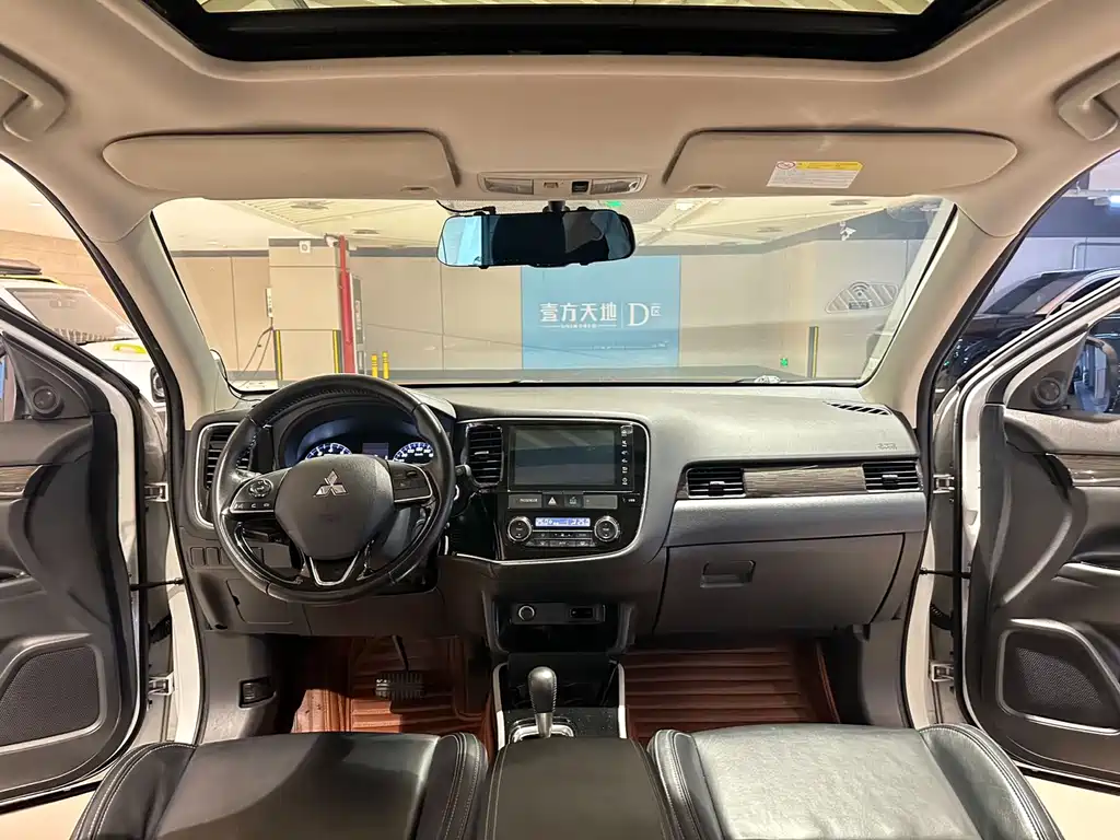 Mitsubishi Outlander 2019 — фото 11