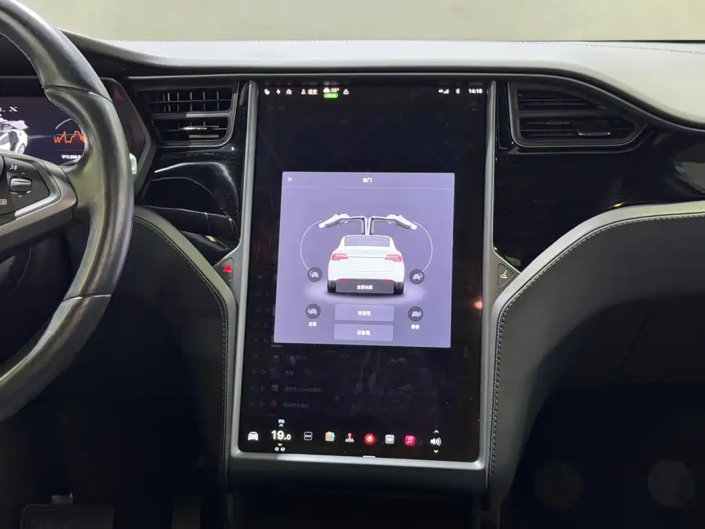 Tesla Model X 2019 — фото 8