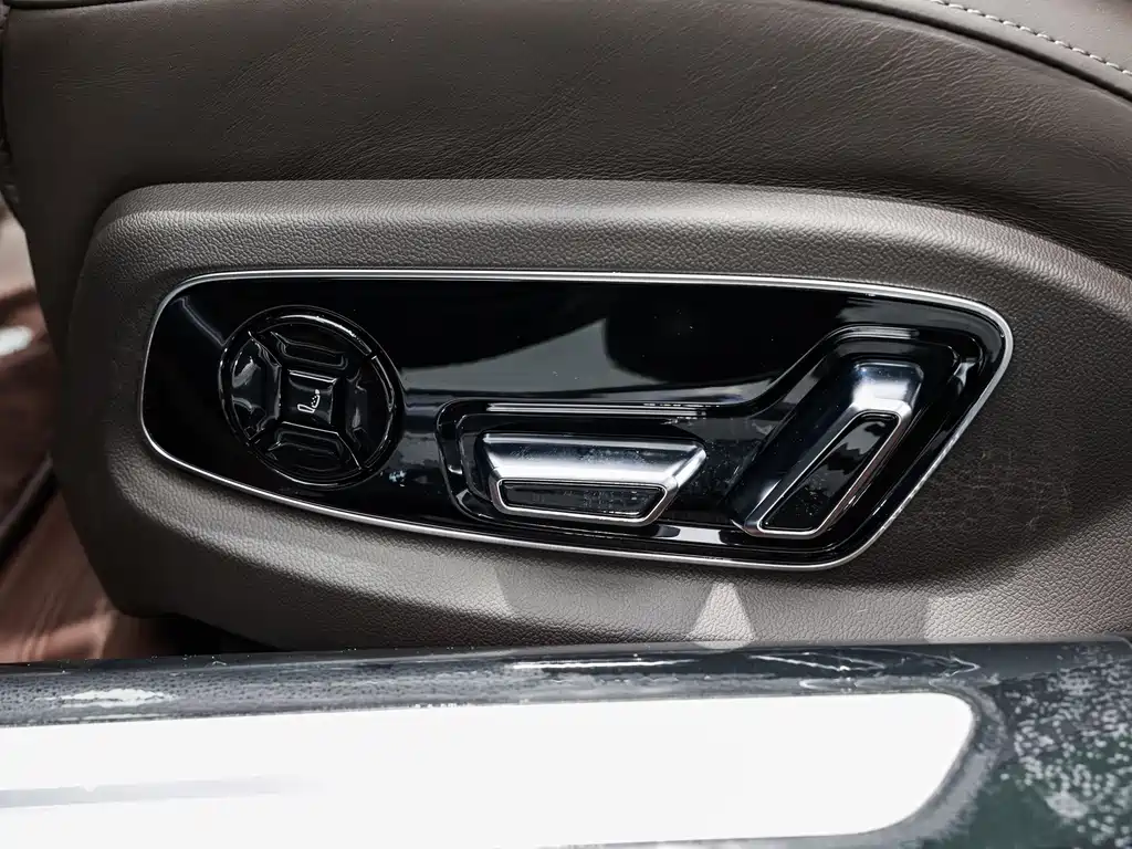 Audi A8 2025 — фото 23
