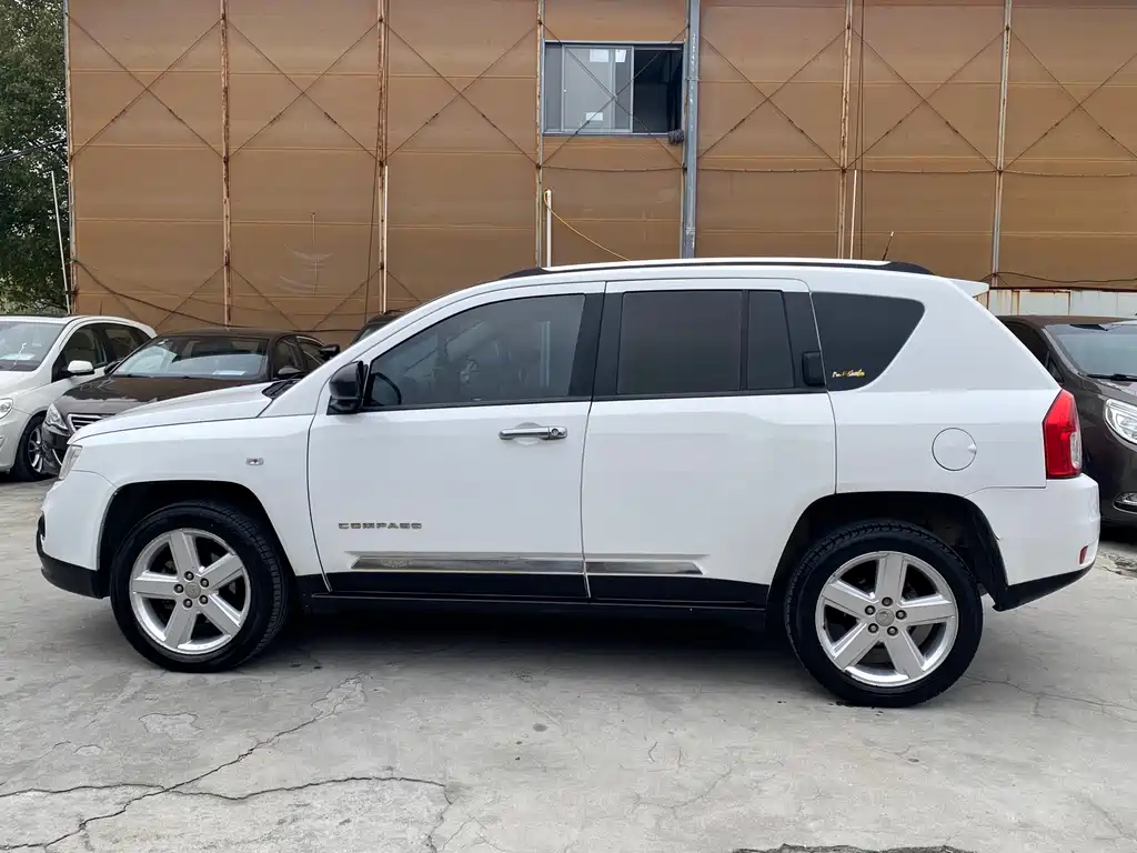 Jeep Compass 2012 — фото 12