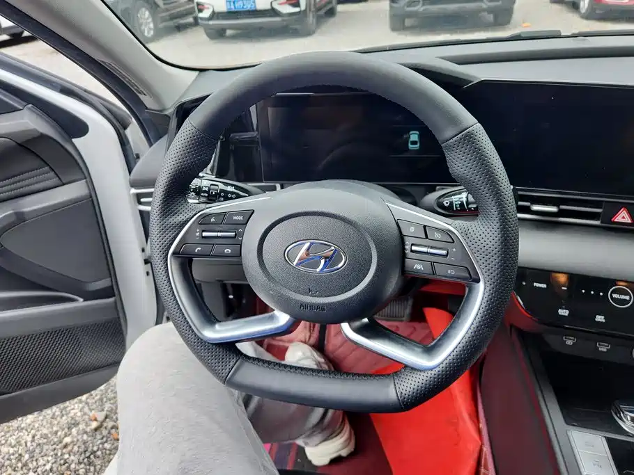 Hyundai Elantra 2021 — фото 15