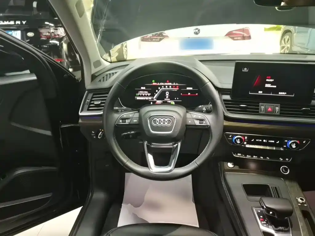 Audi Q5L 2023 — фото 11