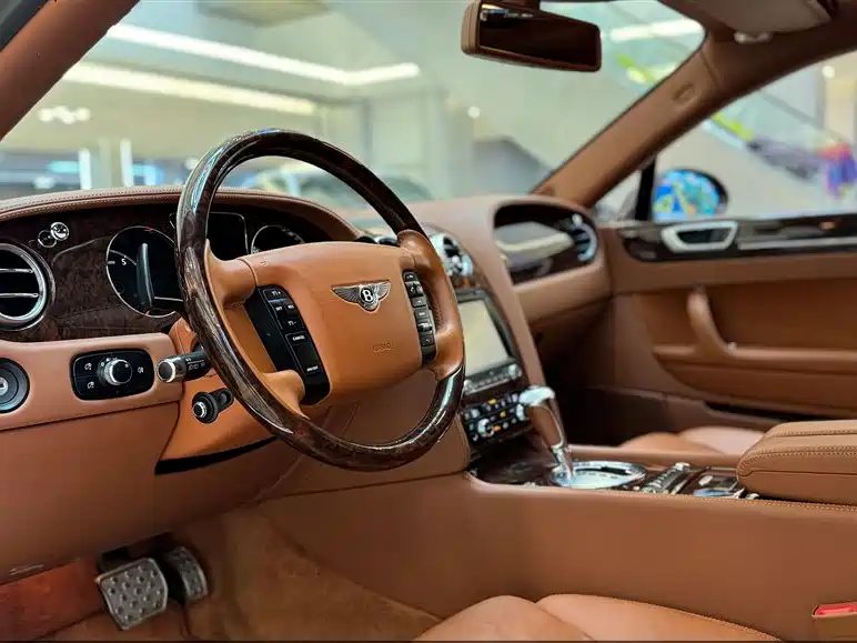 Bentley Flying Spur 2011 — фото 12