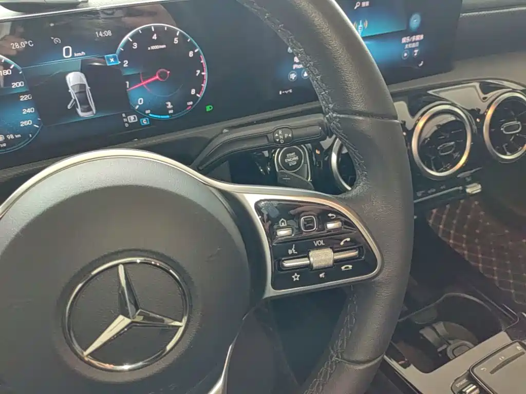 Mercedes-Benz A-Class 2021 — фото 14
