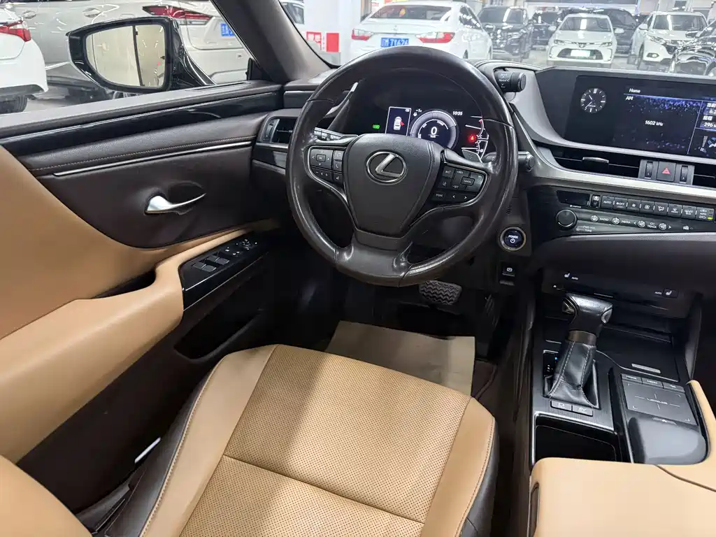 Lexus ES 2020 — фото 11