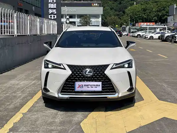Lexus UX 2023