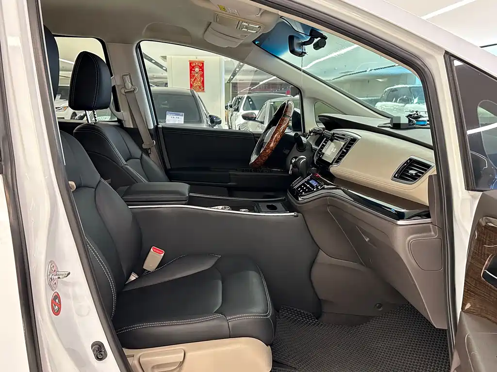 Honda Odyssey 2017 — фото 10