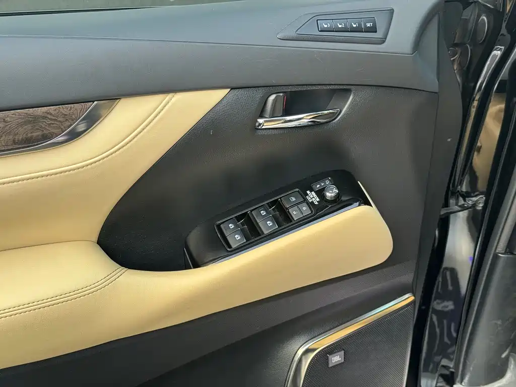 Toyota Alphard 2020 — фото 10