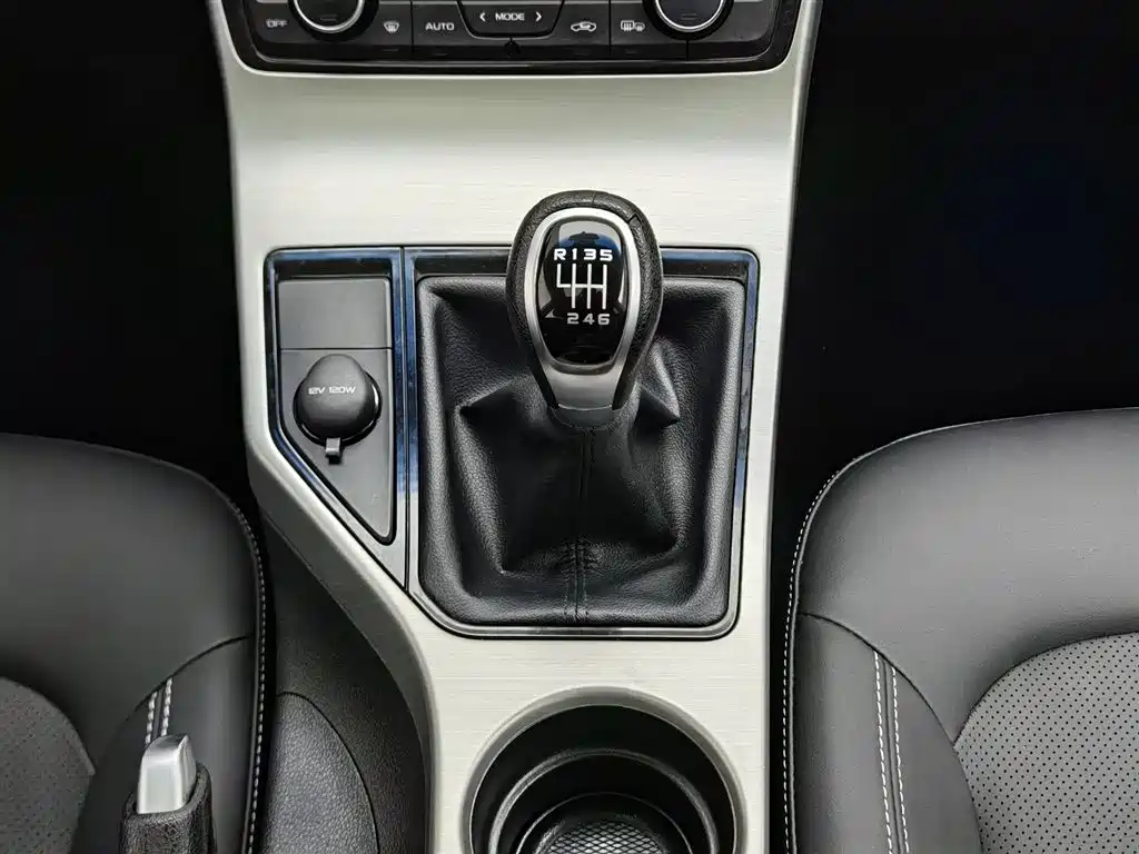 Geely Emgrand GL 2017 — фото 13