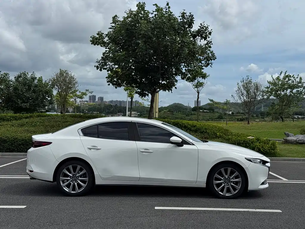 Mazda 3 Axela 2021
