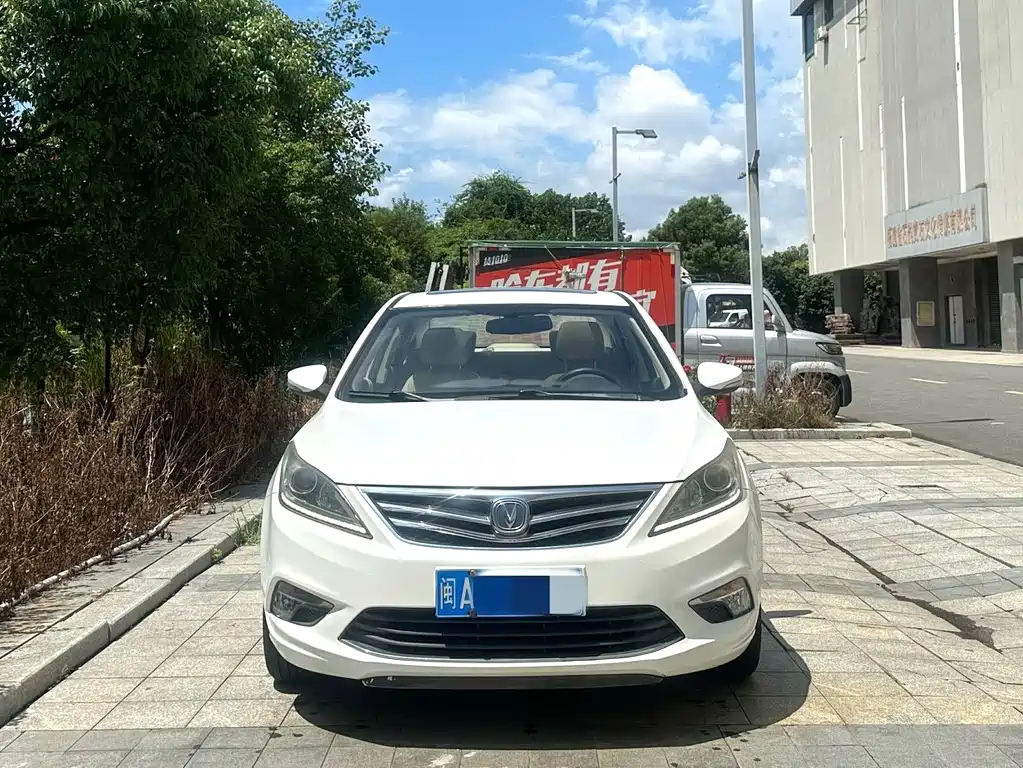 Changan Eado 2017 — фото 2