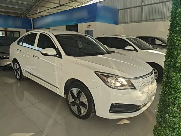 Dongfeng E70 2022