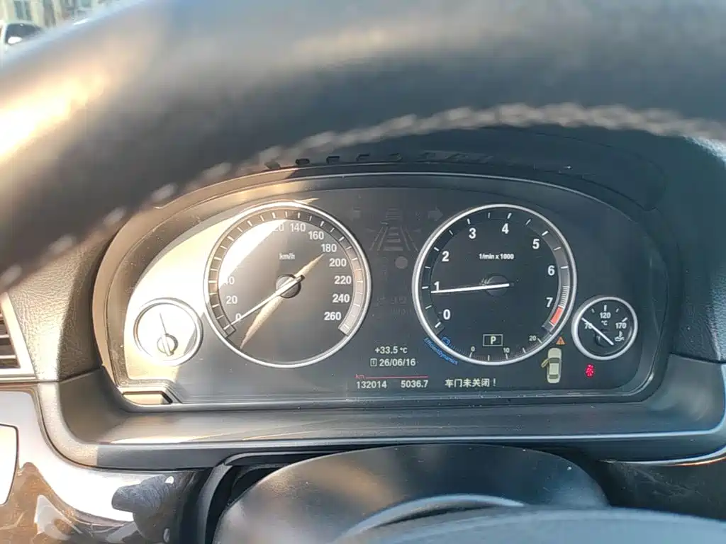 BMW 5 Series 2016 — фото 12