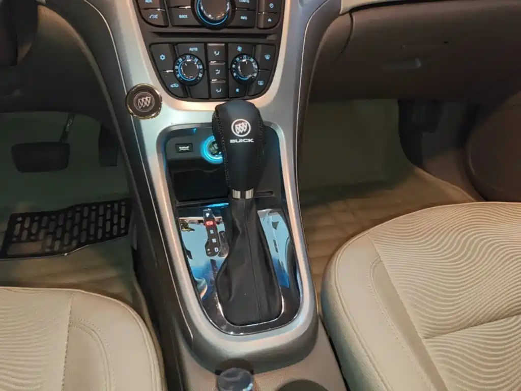 Buick Excelle 2014 — фото 14