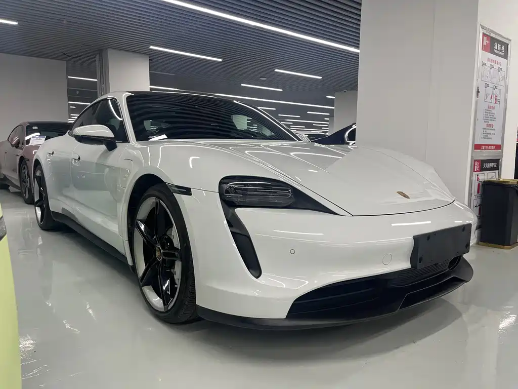Porsche Taycan 2022