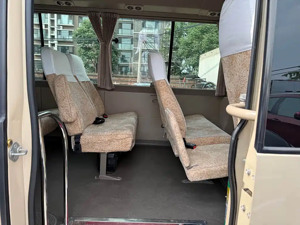 Toyota Coaster 2011 — фото 25