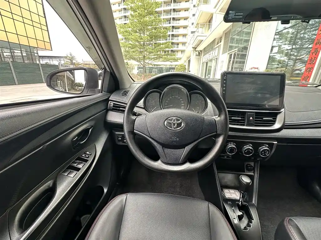 Toyota Yaris L 2021 — фото 17