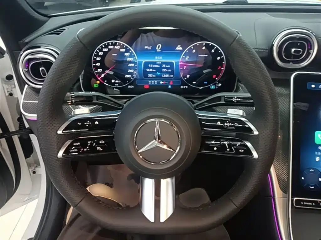 Mercedes-Benz C-Class 2025 — фото 11