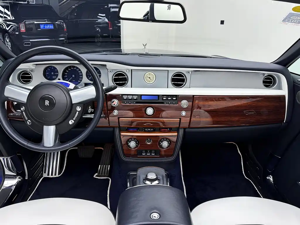 Rolls-Royce Phantom 2011 — фото 15