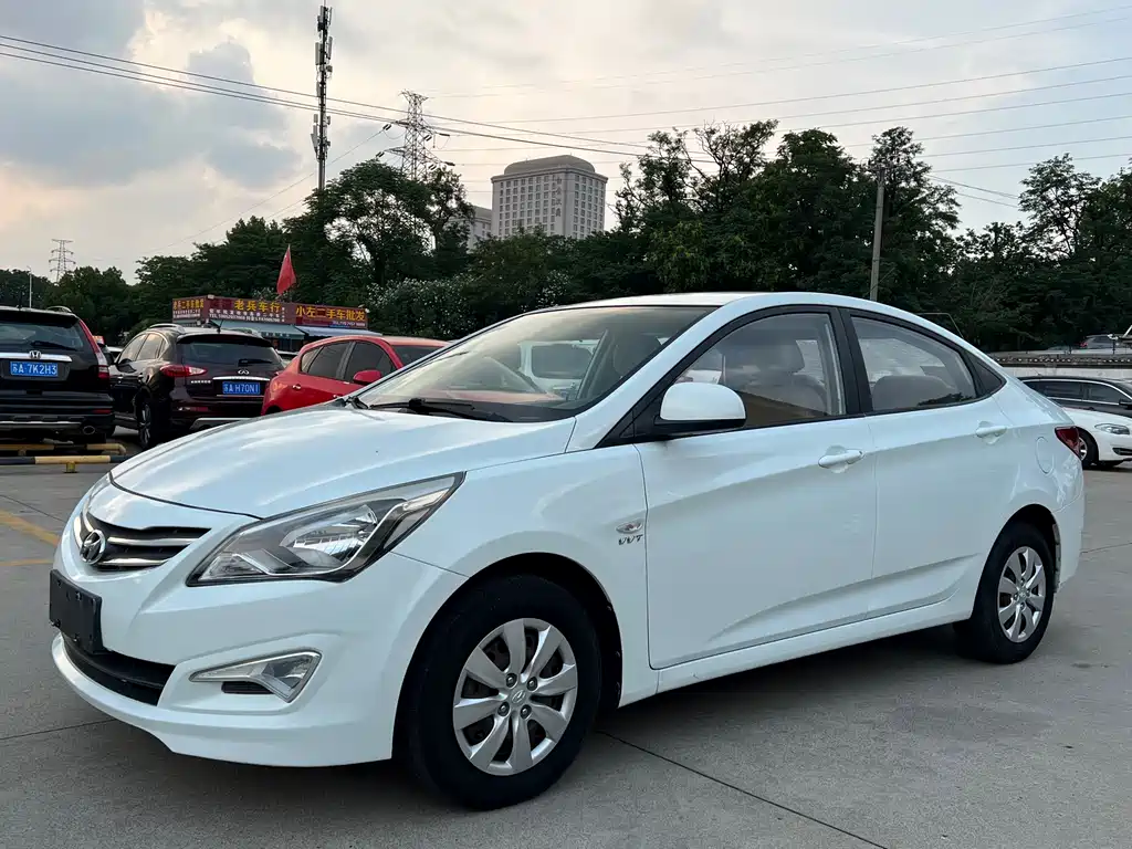 Hyundai Verna 2016 — фото 1