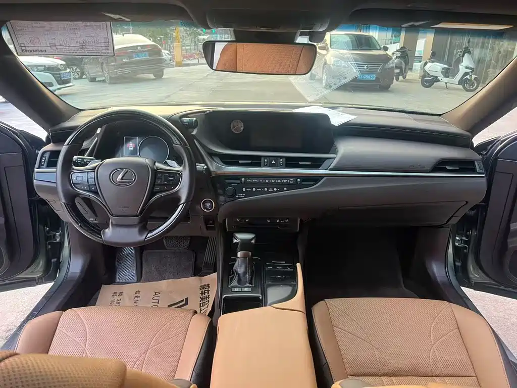 Lexus ES 2018