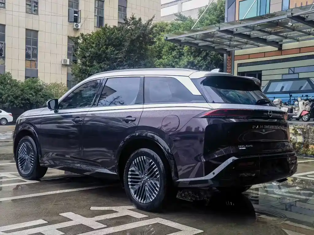 Nissan Teramont 2024