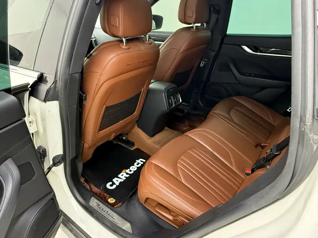 Maserati Levante 2017 — фото 17
