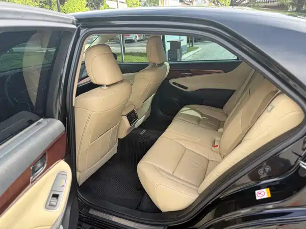 Toyota Crown 2015