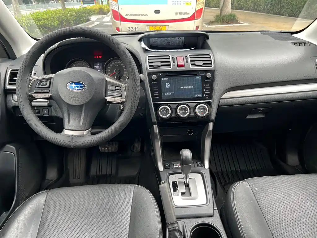 Subaru Forester 2015 — фото 11