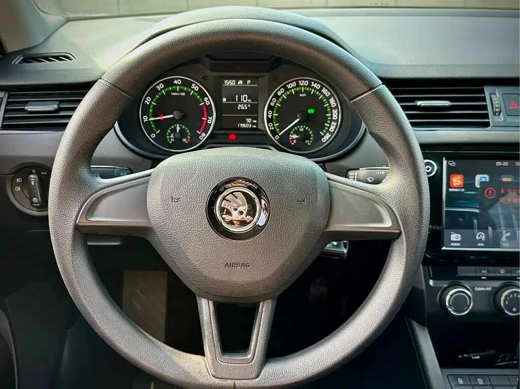 Skoda Octavia 2018 — фото 14