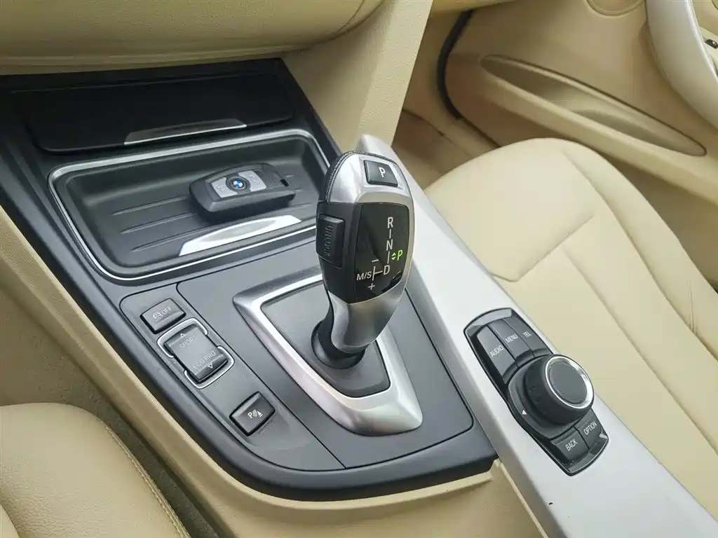 BMW 3 Series 2015 — фото 13