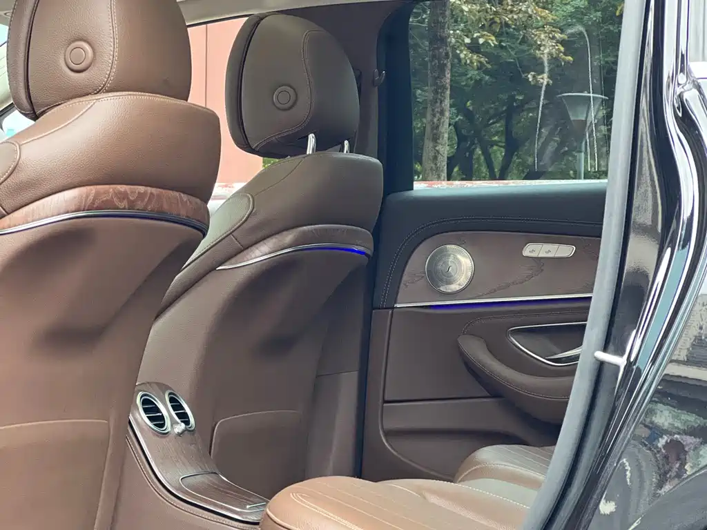 Mercedes-Benz E-Class 2022 — фото 12