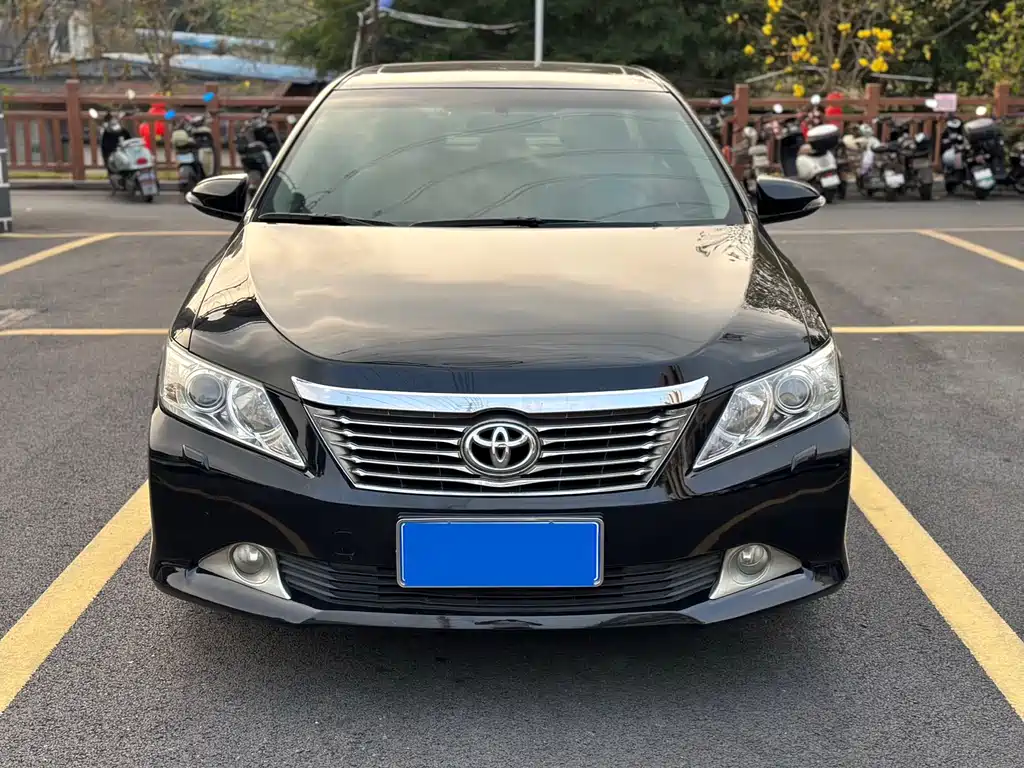 Toyota Camry 2013 — фото 2