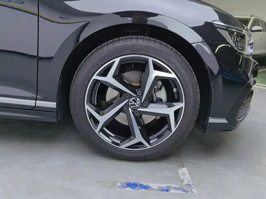 Volkswagen Magotan 2025