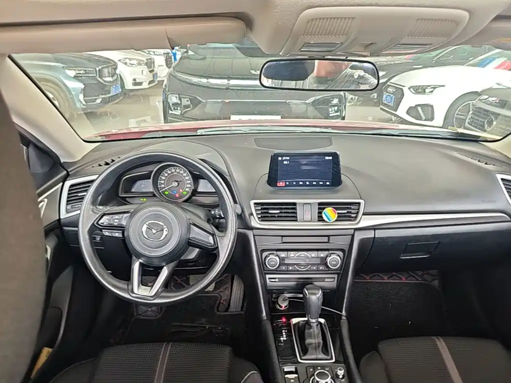 Mazda 3 Axela 2019 — фото 10