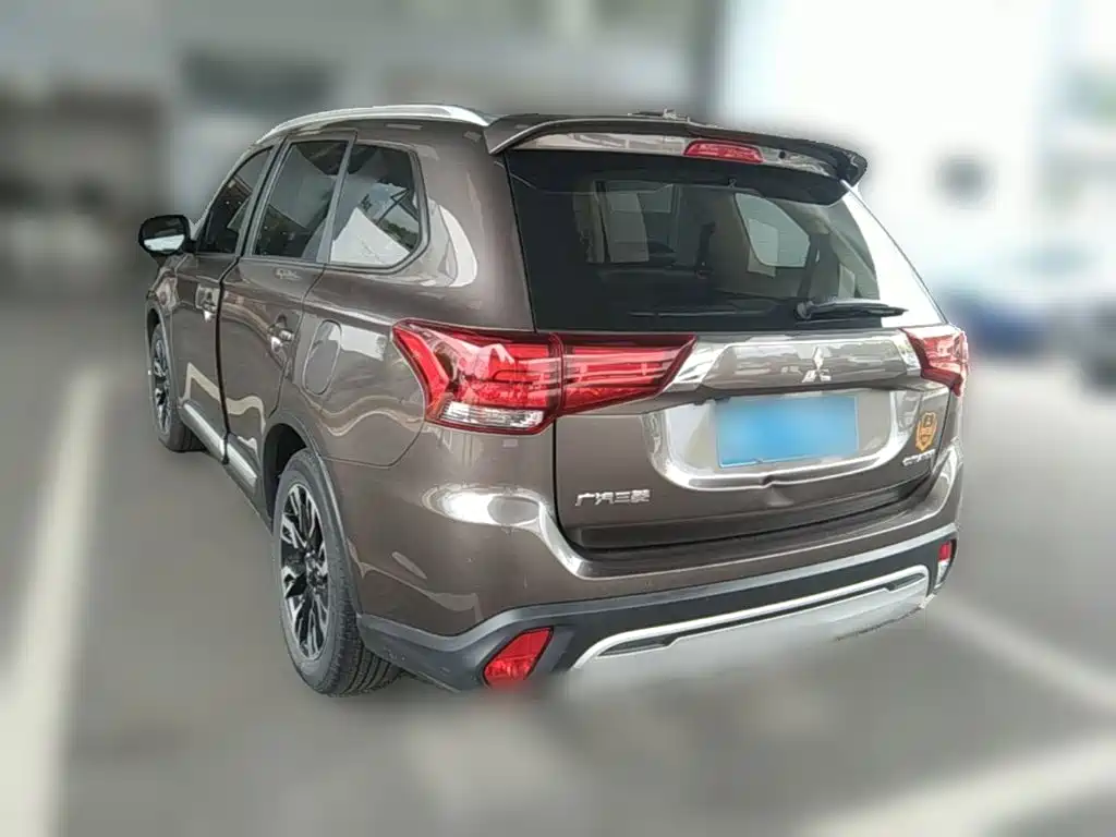 Mitsubishi Outlander 2020 — фото 9