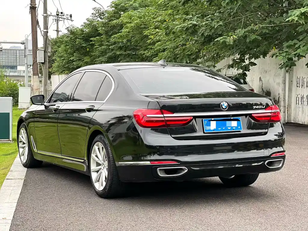 BMW 7 Series 2016 — фото 9