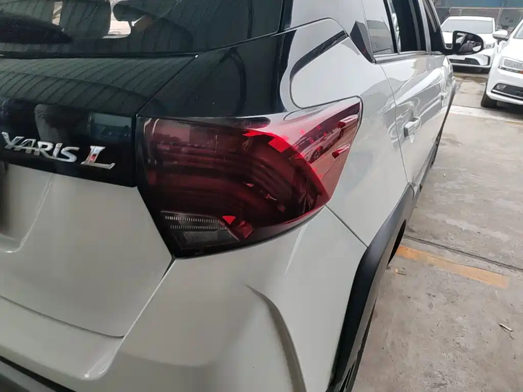 Toyota Yaris L 2020 — фото 24