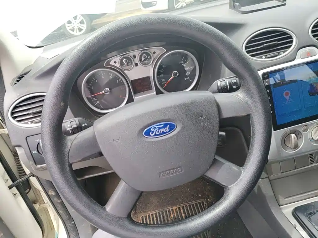 Ford Focus 2015 — фото 11
