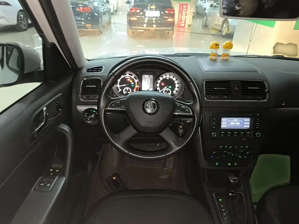 Skoda Yeti 2014 — фото 11